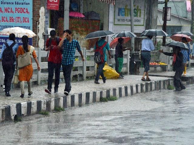 Continuous downpour threw life out of gear in Mandi on Sunday. Birbal Sharma/HT