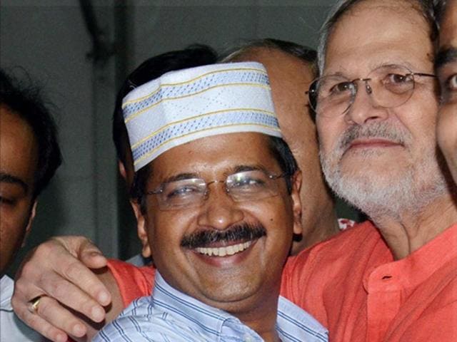Delhi CM Arvind Kejriwal with Lieutenant Governor of Delhi Najeeb Jung and deputy CM Manish Sisodia during an iftar party in New Delhi. (Vipin Kumar/ HT Photo) Delhi CM Arvind Kejriwal with Lieutenant Governor of Delhi Najeeb Jung and deputy CM Manish Sisodia during an iftar party in New Delhi. (Vipin Kumar/ HT Photo)