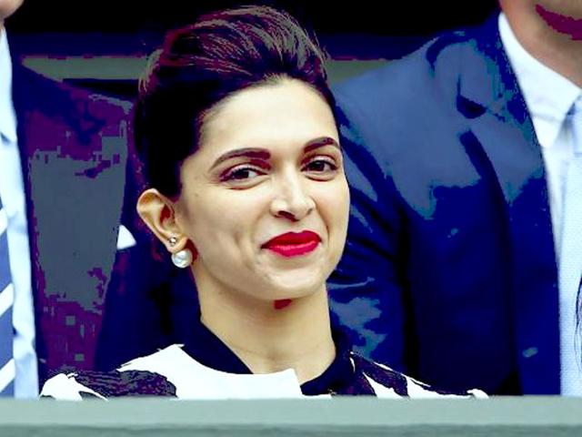 Deepika-Padukone-looks-pretty-as-usual-at-the-IIFA-red-carpet-in-Malaysia-IANS-photo