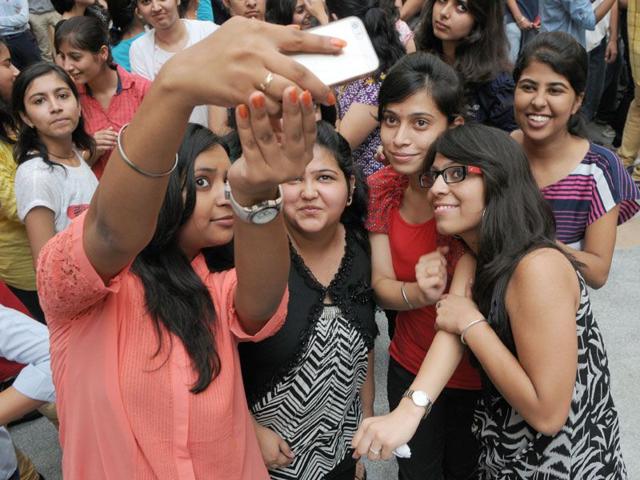 The government has asked states to identify and barricade ‘selfie danger’ areas.(HT File Photo/Representative image) The government has asked states to identify and barricade ‘selfie danger’ areas.(HT File Photo/Representative image)
