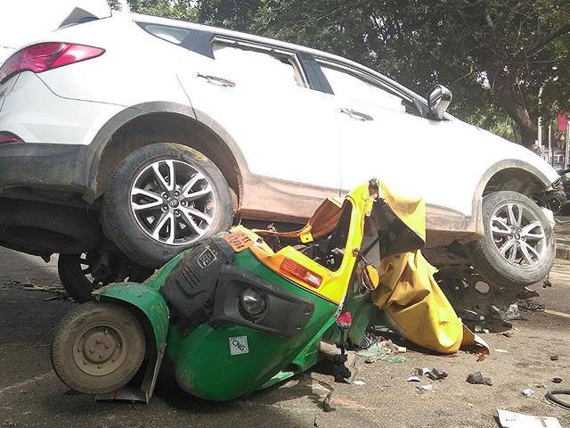 Three unknown car borne youths fired gunshots at another car ferrying a locally known gangster on MG Road, Gurgaon, on Wednesday morning in suspected gang war rivalry. (HT Photo) Three unknown car borne youths fired gunshots at another car ferrying a locally known gangster on MG Road, Gurgaon, on Wednesday morning in suspected gang war rivalry. (HT Photo)