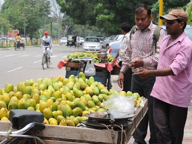 Once Chandigarh MC gets the approval, it will form a town vending committee to identify locations in markets and issue certificates. (HT Photos)