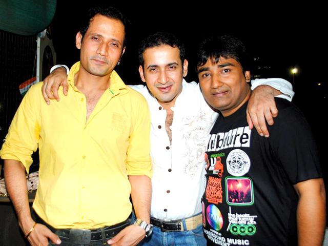 The trio of Meet Brothers Anjjan have given big hit songs such as Baby Doll, Hangover and Chittiyaan Kalaiyaan. The trio of Meet Brothers Anjjan have given big hit songs such as Baby Doll, Hangover and Chittiyaan Kalaiyaan.