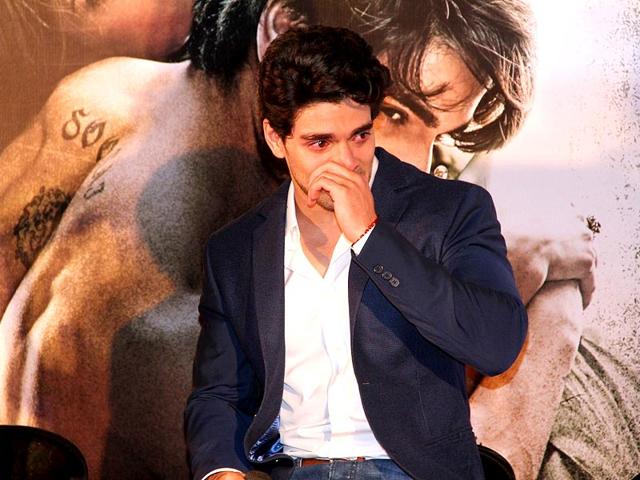 I Told Sooraj Not To Follow Me Father Aditya Pancholi Hindustan Times Sooraj pancholi came back on screen after 4 years of his debut with satellite shankar as he was waiting for the right project. father aditya pancholi