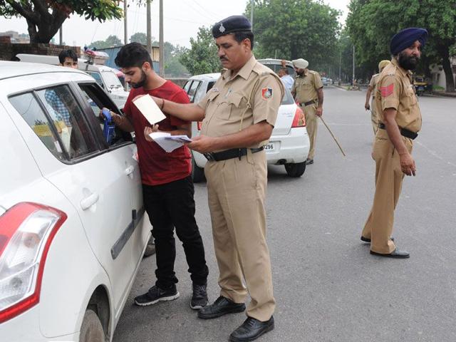 47 vehicles impounded, 342 challaned at 106 nakas in Chandigarh - Hindustan Times