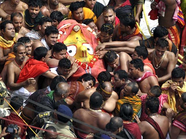 Devi Subhadra during Dhadi Pahandi - the procession from temple to the chariots - at the grand road (Bada Danda) during Nabakalebar Rathayatra Festival in Puri, Odisha, on Saturday. (Arabinda Mahapatra/ HT Photo)