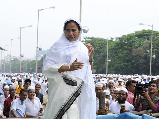 West Bengal chief minister Mamata Banerjee addressing after offering Namaaz on the occasion of Eid al-Fitr at Red Road in Kolkata on Saturday. (Subhendu Ghosh/ HT Photo)