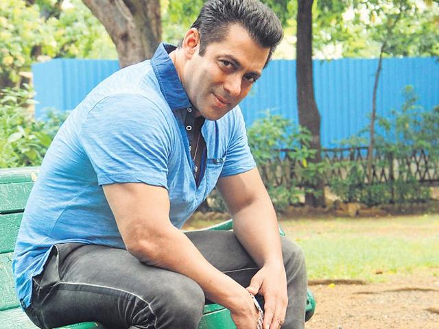 Salman Khan was seen doing push-ups on the set of a TV show. Nawazuddin Siddiqui played the witness to his exercise. (Photo: Yogen Shah)