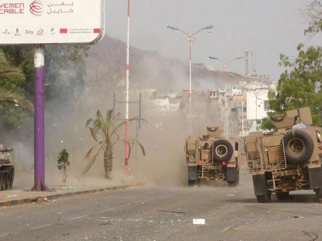 Military vehicles of the Southern Resistance fighters move during clashes with Houthi fighters on a street in Aden on July 17, 2015. (Reuters Photo) Military vehicles of the Southern Resistance fighters move during clashes with Houthi fighters on a street in Aden on July 17, 2015. (Reuters Photo)