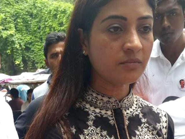 Alka Lamba, the former Delhi University Student's Union (DUSU) president and now an Aam Aadmi Party (AAP) legislator, was on Monday attacked with eggs in the campus. As Lamba, along with AAP leaders Dilip Pandey and CYSS volunteers, was interacting with students at the Arts Faculty, some students in cars threw eggs and stones at them. Few CYSS volunteers even got injured in the incident. (HT photo) Alka Lamba, the former Delhi University Student's Union (DUSU) president and now an Aam Aadmi Party (AAP) legislator, was on Monday attacked with eggs in the campus. As Lamba, along with AAP leaders Dilip Pandey and CYSS volunteers, was interacting with students at the Arts Faculty, some students in cars threw eggs and stones at them. Few CYSS volunteers even got injured in the incident. (HT photo)