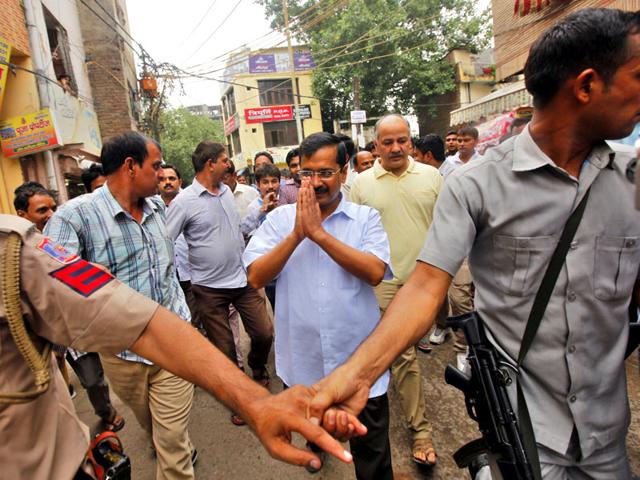 Delhi chief minister Arvind Kejriwal and deputy CM Manish Sisodia visit the family of a 19-year-old girl who was stabbed to death in Anand Parbat. (Arun Sharma/HT Photo) Delhi chief minister Arvind Kejriwal and deputy CM Manish Sisodia visit the family of a 19-year-old girl who was stabbed to death in Anand Parbat. (Arun Sharma/HT Photo)