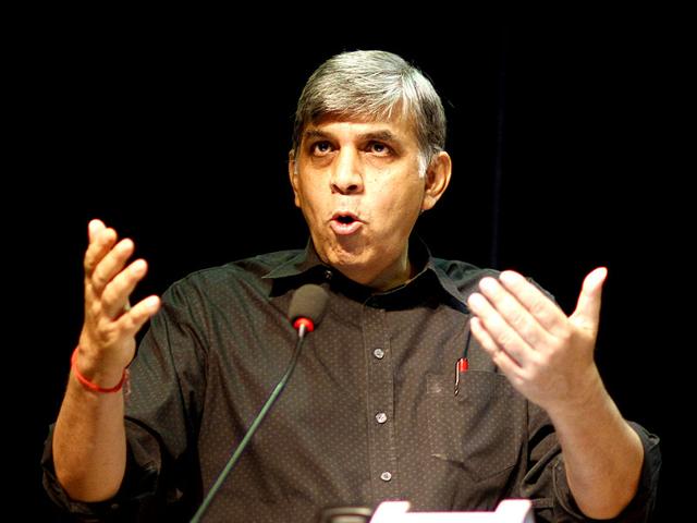 Delhi University Vice-Chancellor Dinesh Singh addressing on the first day of college in north campus in New Delhi, India. (HT Photo/Arun Sharma)