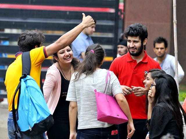 Students at ARSD College in South Campus. Delhi University's new session commenced in all the affiliated colleges in New Delhi, India. (HT Photo/Saumya Khandelwal)