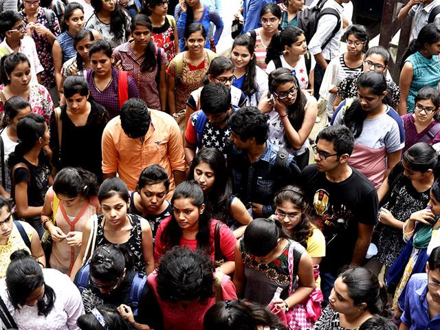 Students at ARSD College in South Campus. Delhi University's new session commenced in all the affiliated colleges in New Delhi, India. (HT Photo/Saumya Khandelwal)