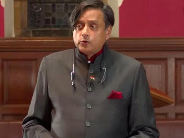 Shashi Tharoor delivers his speech at the Oxford Union debate. (Screenshot from video)