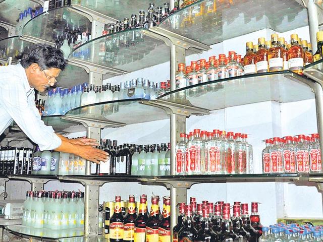 A month ago, Uttarakhand's tourism industry faced a strange crisis -- tourists visiting Nainital, Ranikhet, Mussoorie in Uttarakhand could not find their favourite liquor brands in the markets. (HT Photo) A month ago, Uttarakhand's tourism industry faced a strange crisis -- tourists visiting Nainital, Ranikhet, Mussoorie in Uttarakhand could not find their favourite liquor brands in the markets. (HT Photo)