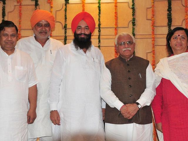 Haryana chief minister Manohar Lal with the newly sworn in Chief Parliamentary Secrataries Shyam Singh Rana, Bakhshish Singh Virk, Seema Trikha and Kamal Gupta at Haryana Niwas, Chandigarh on Thursday.