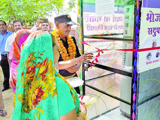 The refrigerator to store surplus food was inagurated at Shri Gopal Nagar in Jaipur on Wednesday. HT Photo The refrigerator to store surplus food was inagurated at Shri Gopal Nagar in Jaipur on Wednesday. HT Photo
