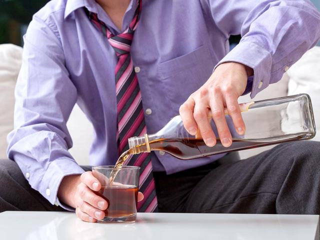 Higher risk of harmful drinking is not linked to feelings of loneliness or depression but it is more likely among men living on their own, including those who are separated or divorced. (Shutterstock Photo) Higher risk of harmful drinking is not linked to feelings of loneliness or depression but it is more likely among men living on their own, including those who are separated or divorced. (Shutterstock Photo)