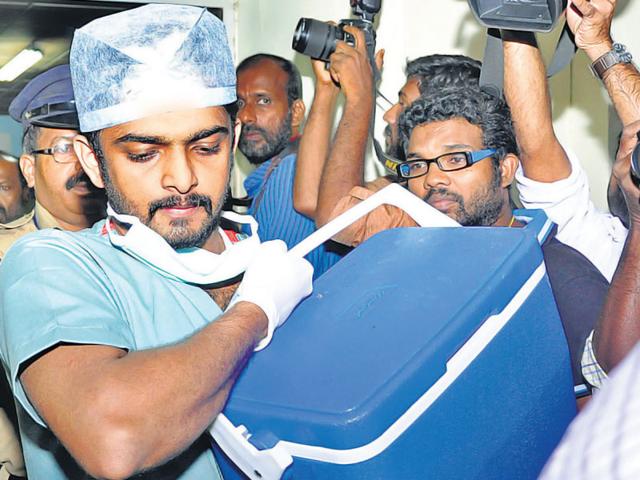 A medical team rushes to Thiruvananthapuram airport with the heart to be transplanted to another patient in Kochi. (HT Photo)