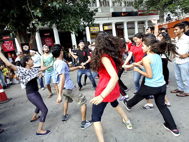 Youngsters from all across Delhi came together to organise a first-of-its-kind LGBTQ flashmob in Cannaught Place. (Arun Sharma/ HT Photo) Youngsters from all across Delhi came together to organise a first-of-its-kind LGBTQ flashmob in Cannaught Place. (Arun Sharma/ HT Photo)