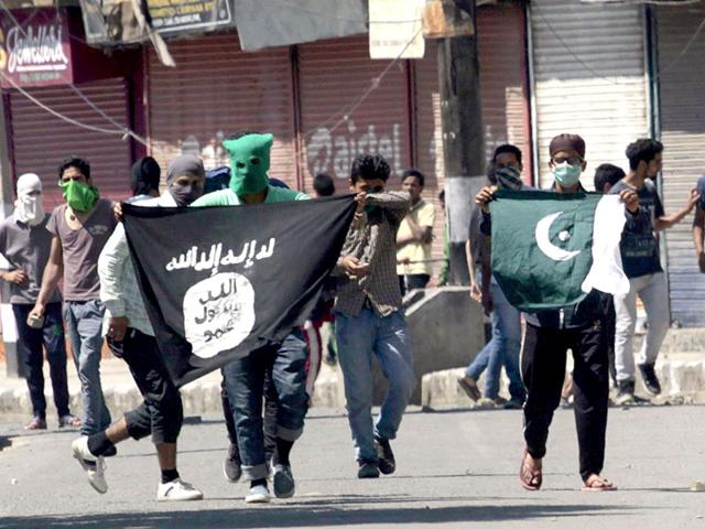 File photo of Kashmiri protesters displaying the flags of IS and Pakistan flag during a protest against the alleged desecration of Jamia Masjid by police in Srinagar, Jammu-Kashmir.(Photo by Waseem Andrabi/ Hindustan Times) File photo of Kashmiri protesters displaying the flags of IS and Pakistan flag during a protest against the alleged desecration of Jamia Masjid by police in Srinagar, Jammu-Kashmir.(Photo by Waseem Andrabi/ Hindustan Times)