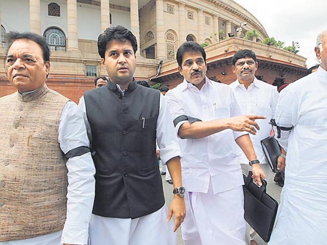 Congress leader Mallikarjun Kharge and opposition MPs with black bands on their arms at Parliament house during the monsoon session in New Delhi on Monday. (Arvind Yadav/HT Photo) Congress leader Mallikarjun Kharge and opposition MPs with black bands on their arms at Parliament house during the monsoon session in New Delhi on Monday. (Arvind Yadav/HT Photo)