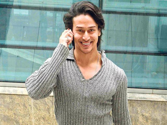 Tiger Shroff spotted at Mumbai airport. (Photo: Yogen Shah) Tiger Shroff spotted at Mumbai airport. (Photo: Yogen Shah)