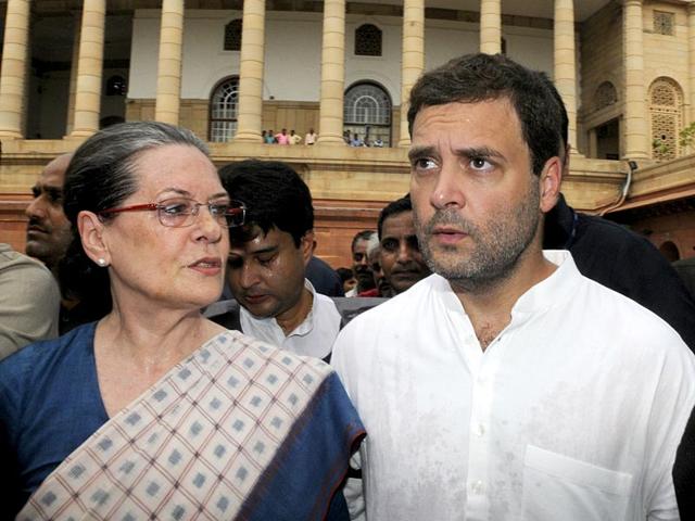 Congress president Sonia Gandhi and vice-president Rahul Gandhi during the protest against NDA Government at Parliament complex. (HT Photo/Sonu Mehta)