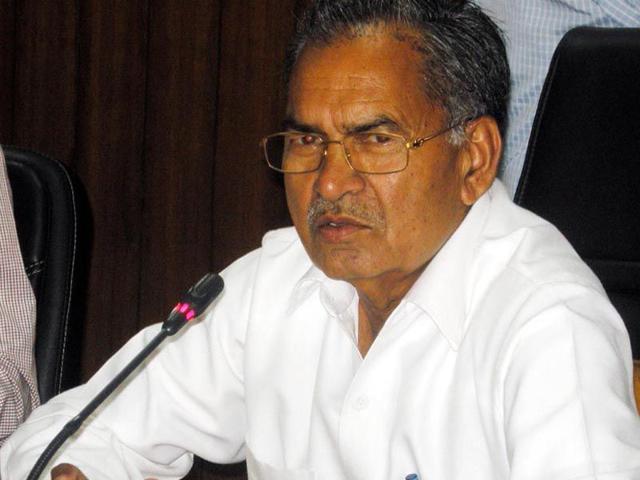 National Commission for Scheduled Castes member Ishwar Singh addressing a press conference in Sonepat on Thursday. HT Photo