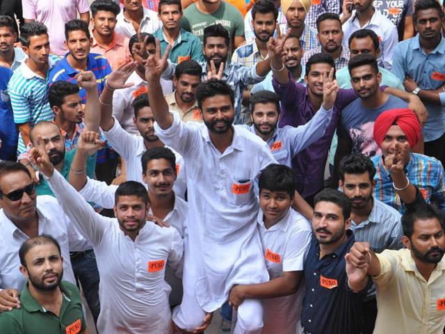 PUSU announcing its candidate for the post of campus chairman at the students' centre in Panjab University on Wednesday. (Karun Sharma/HT) PUSU announcing its candidate for the post of campus chairman at the students' centre in Panjab University on Wednesday. (Karun Sharma/HT)