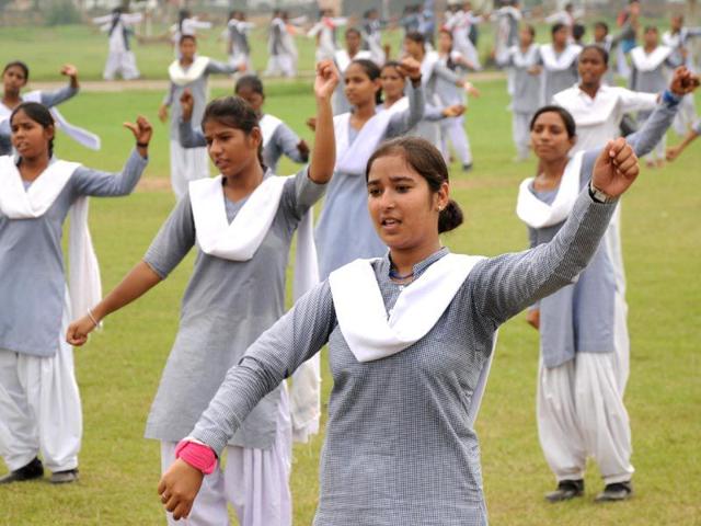School students rehearsing for Independence Day celebrations at YPS in Patiala on Tuesday. Bharat Bhushan/HT