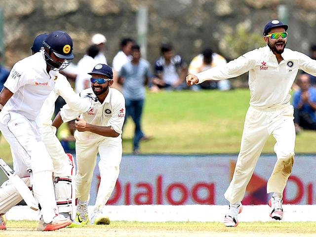 Kohli, second from right, and Ajinkya Rahane, second from left, celebrate the dismissal of Sri Lankan batsman Lahiru Thirimanne, left, during the first day of the first Test. (AFP Photo)
