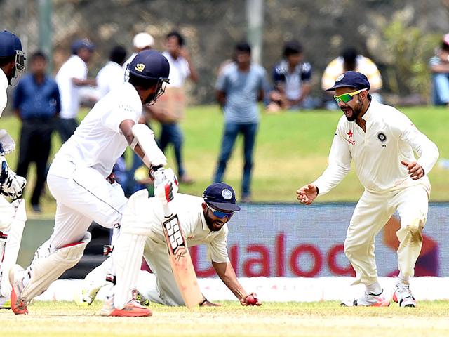 Kohli, right, Rahane, second from right, and wicketkeeper Wriddhiman Saha, left, celebrate the dismissal of Lahiru Thirimanne. (AFP Photo)