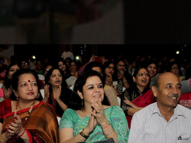 Swayed off their feet by Usha Uthup’s amazing energy and stage presence belying her age, most of the educators tapped their feet, clapped, and sang their heart out with her. (Photo/ HT PACE)