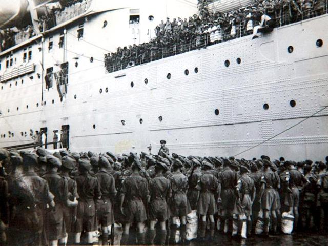 In this picture taken 17 August 1945, Governor General Lord Louis Mountbatten (C) delivers an address to soldiers from The Royal Norfolk Regiment on the quayside in Mumbai, as they prepare to embark on the SS Georgic bound for Britain, the first British Army unit to leave Indian soil after the country achieved independence. (AFP Photo)