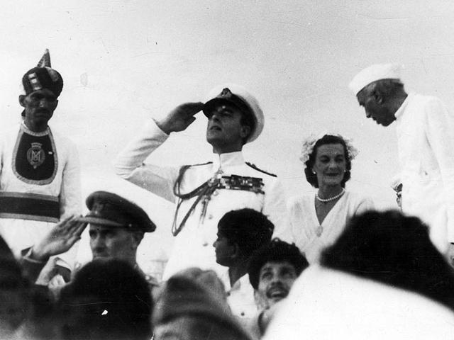 Lord Mountbatten and Pandit Jawaharlal Nehru photographed during the Independence Day Celebrations at India Gate, New Delhi on August 15, 1947. (HT Photo) Lord Mountbatten and Pandit Jawaharlal Nehru photographed during the Independence Day Celebrations at India Gate, New Delhi on August 15, 1947. (HT Photo)