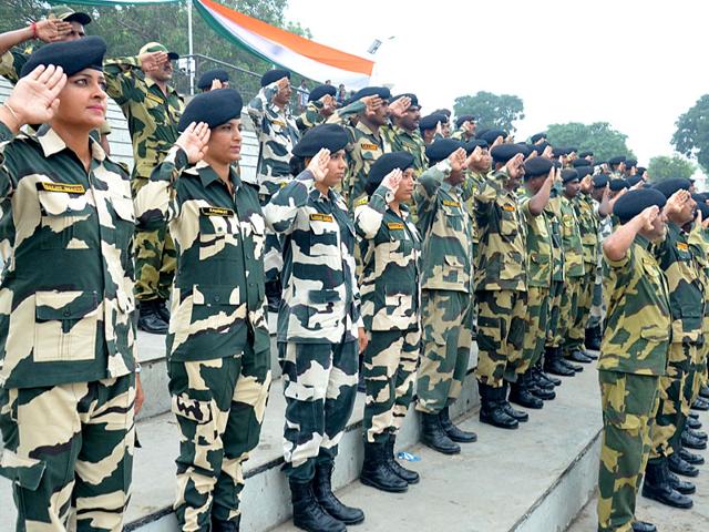 Border security Force (BSF) personnel during Independence Day celebrations at Attari Border in Amritsar. (Sameer Sehgal/HT Photo)