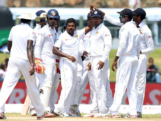 Rangana Herath (C) and teammates celebrate after the dismissal of an Indian batsman during the fourth day of the first Test between Sri Lanka and India in Galle on August 15, 2015. (AFP Photo) Rangana Herath (C) and teammates celebrate after the dismissal of an Indian batsman during the fourth day of the first Test between Sri Lanka and India in Galle on August 15, 2015. (AFP Photo)
