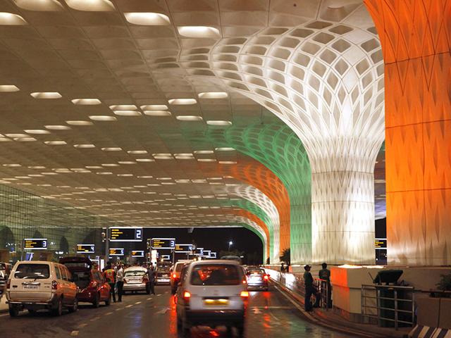 The pillars of Mumbai's international airport were lit up in Tricolour on the eve of India’s Independence Day. (Pratham Gokhale/HT photo)