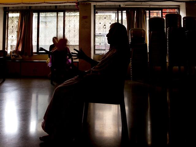 The biggest challenges, say the centres in Mumbai, are finding trained social workers that can handle senior citizens sensitively — and finding space for their operations in a city of notoriously expensive real-estate. (Kunal Patil/HT photo) The biggest challenges, say the centres in Mumbai, are finding trained social workers that can handle senior citizens sensitively — and finding space for their operations in a city of notoriously expensive real-estate. (Kunal Patil/HT photo)