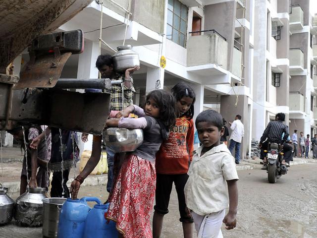 Indore Slum Dwellers Seek Collectors Help On Forced Relocation Drive Hindustan Times | अर्थ, उच्चारण, अनुवाद और उदाहरण. indore slum dwellers seek collectors