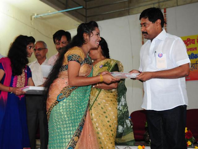 Minister of state for education Deepak Joshi felicitates National Service Scheme students during a programme at Motilal Vigyan Mahavidyala in Bhopal. (Mujeeb Faruqui/HT)