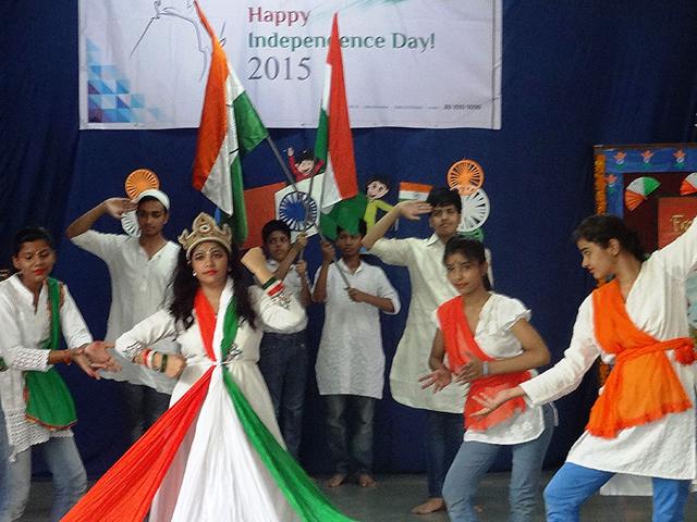 Aster Public School, Mayur Vihar celebrated Independence Day by singing the National Anthem. Followed by a musical skit where students were dressed up as freedom fighters. The act left everyone mesmerized in the beat of Independence.