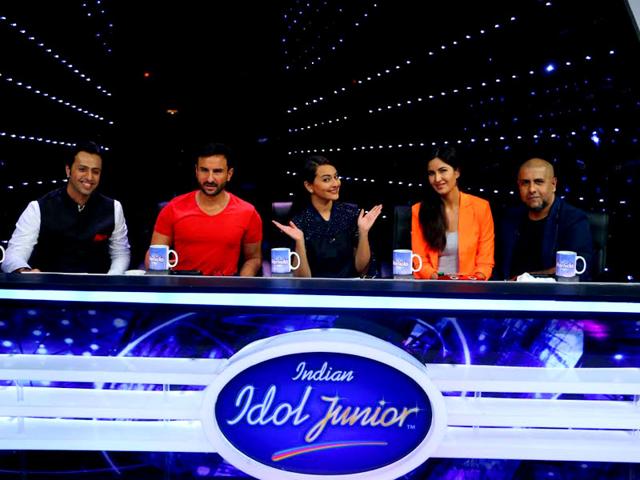 Katrina Kaif and Saif Ali Khan joined Sonakshi Sinha, Vishal, Shekhar on the sets of Indian Idol Juniors to promote Phantom.