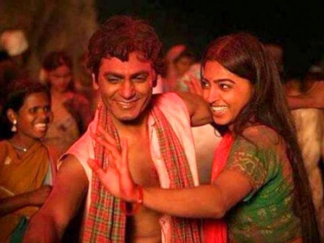 Nawazuddin Siddiqui and Radhika Apte in a still from Manjhi The Mountain Man.