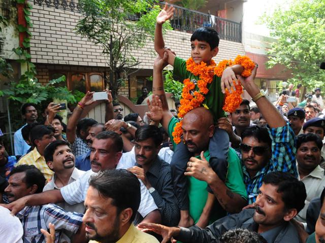 Nishant Zope being carried by his relatives in a procession after he was recovered by the police from Raisen, in Bhopal on Sunday. (Mujeeb Faruqui/HT)