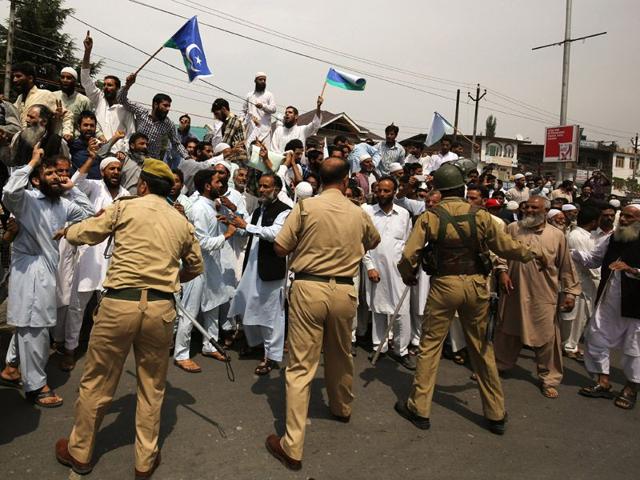 A large contingent of police was deployed along the Airport Road, blocking the entrance to Geelani's residence at Hyderpora, where he was scheduled to address a party convention. Irked by this, Hurriyat activists assembled at a nearby Mosque and tried to break through the police cordon. Abid Bhat/HT