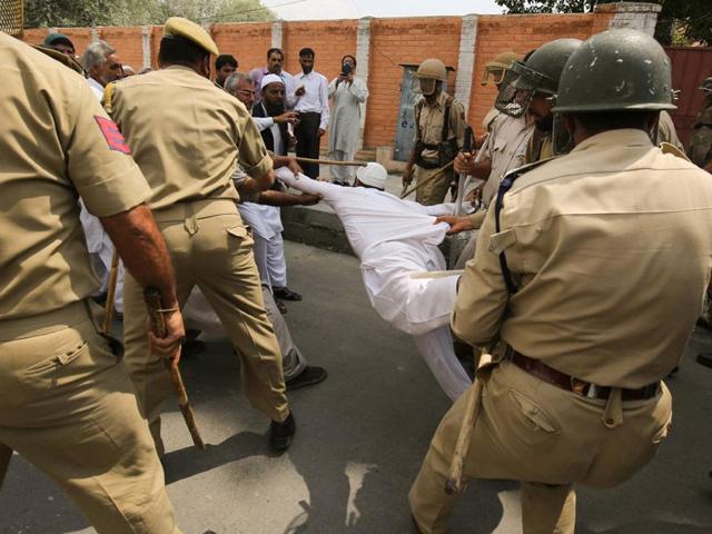 Policemen detain a member of Tehreek-e-Hurriyat (TeH) during a protest in Srinagar. Abid Bhat/ HT