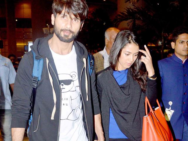 Shahid Kapoor and Mira Rajput were spotted hand-in-hand at Mumbai airport as they returned from their honeymoon in London. (Photo: Yogen Shah)